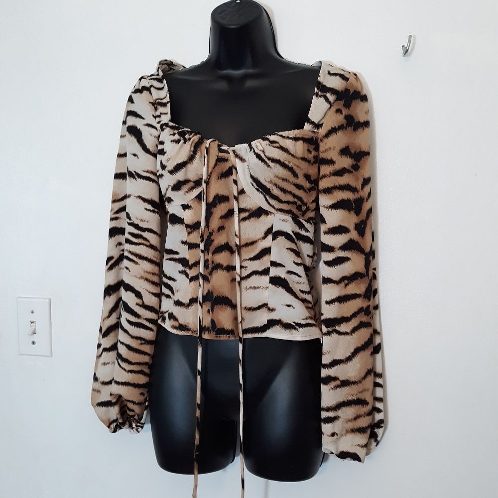 Forever 21 animal print long sleeve blouse